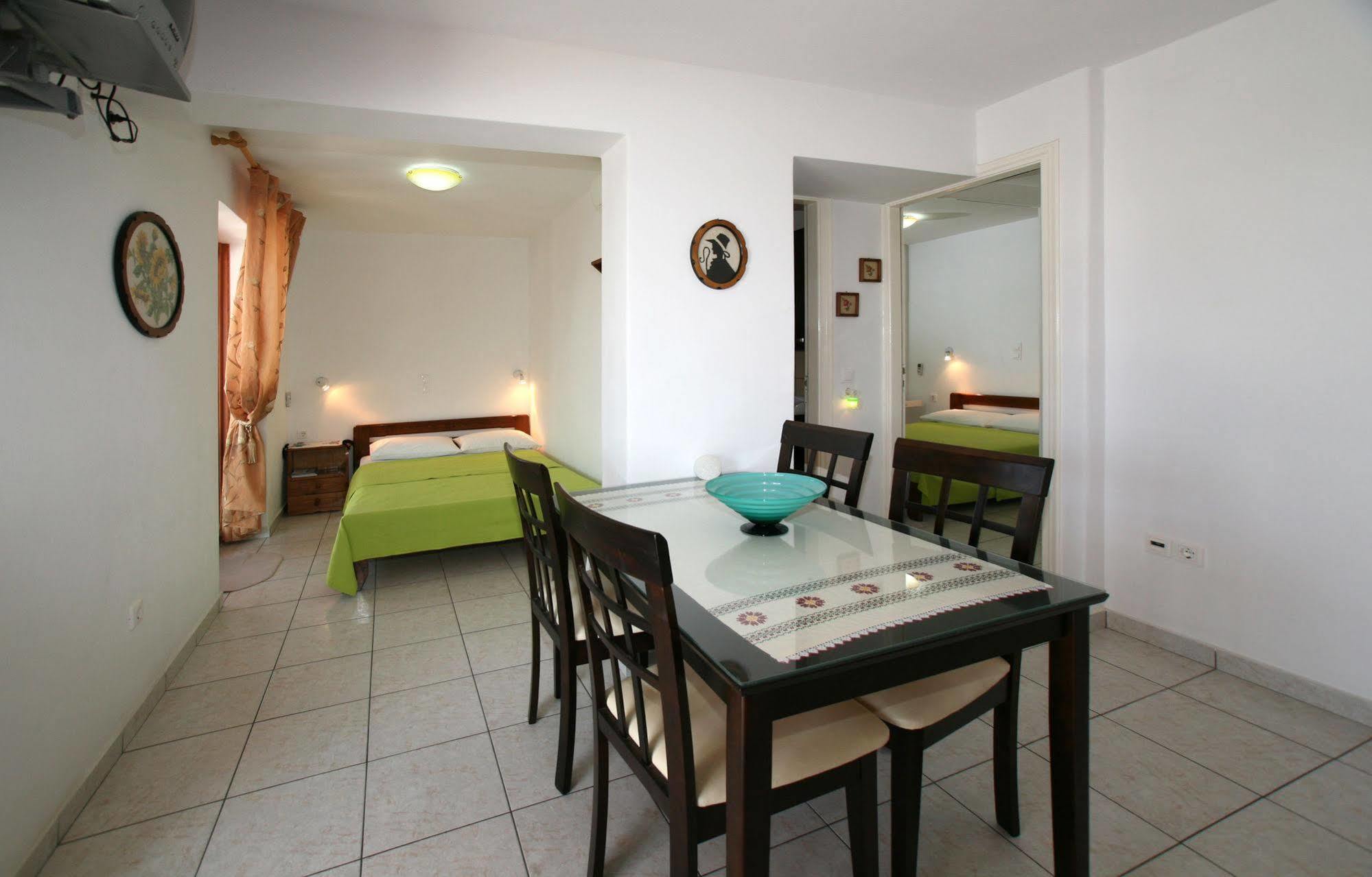 Kapetanos Rooms Naxos City Exterior photo